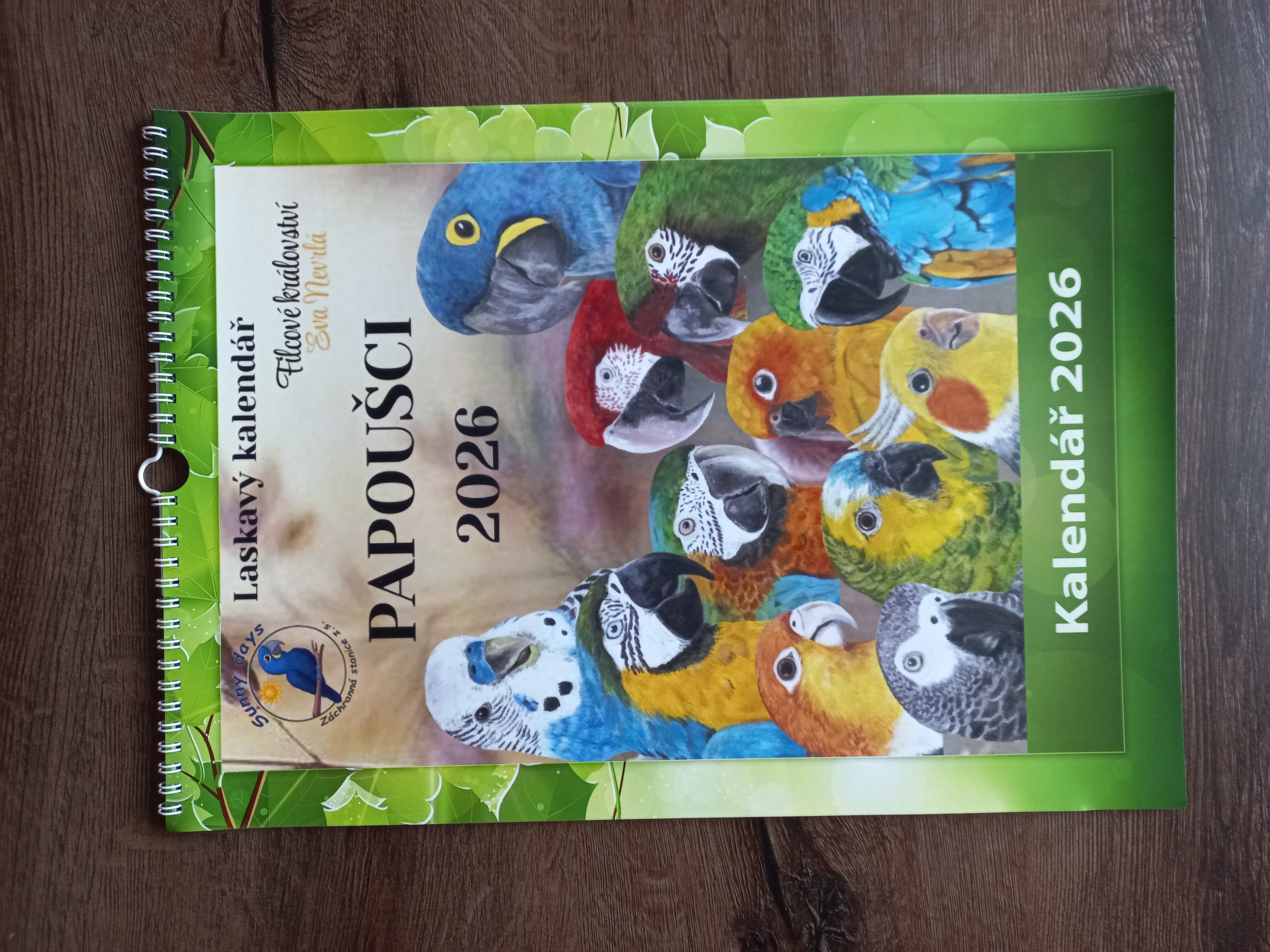 Kalendář s motivem papoušků